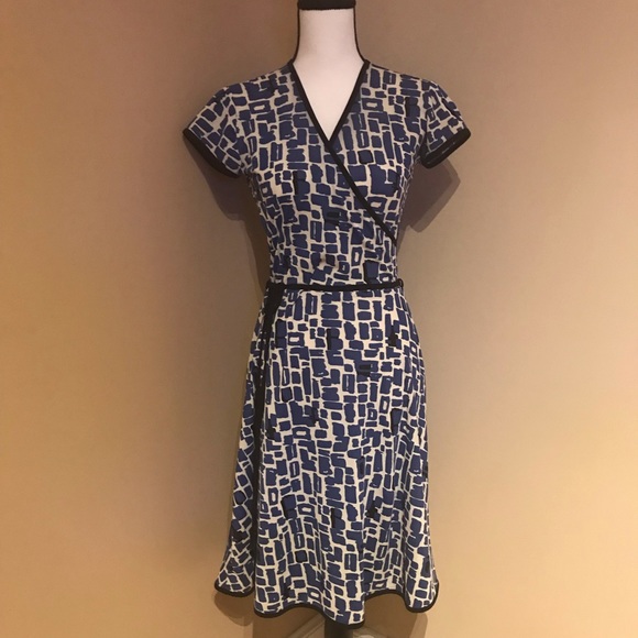 Huminska Dresses & Skirts - Huminska V-Neckline Dress